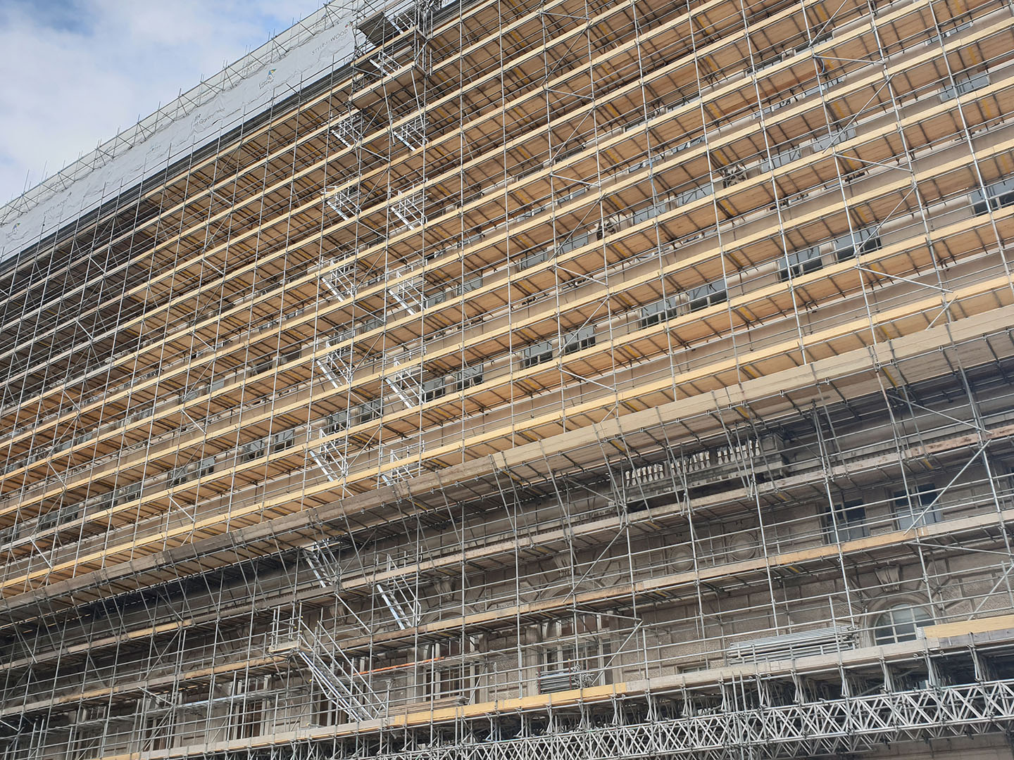 A photo showing several Alto Balustrade scaffold systems